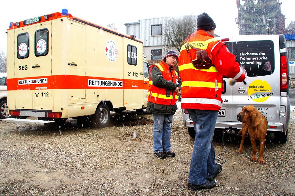 BRK RETTUNGSHUNDE Proben Ernstfall In Der Maxhütte/Sulzbach-Rosenberg ...